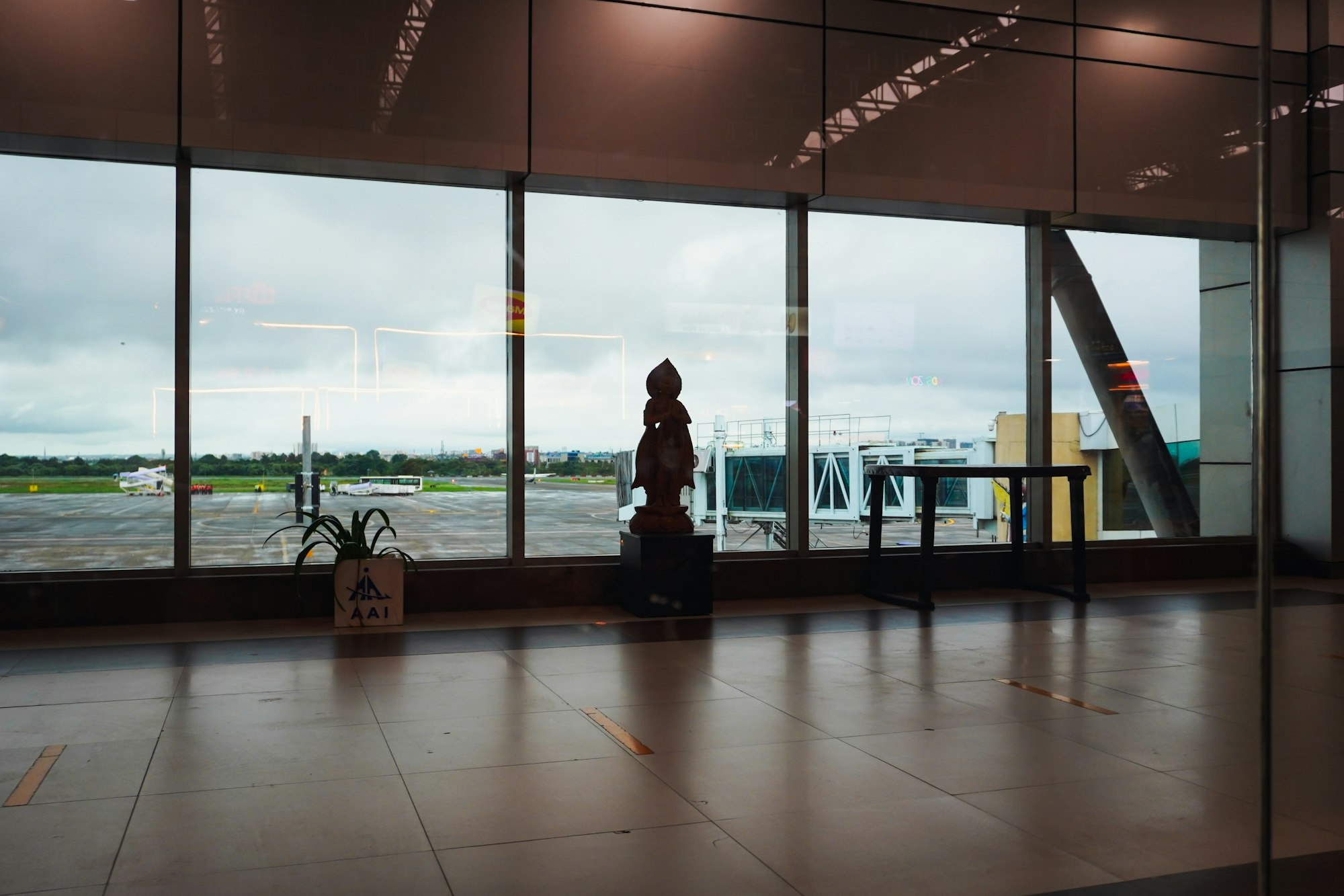 An airport lounge with a view of aircraft on the tarmac